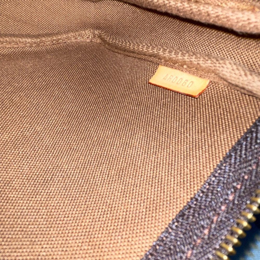 Louis Vuitton Brown Monogram accessory pochette. - Picture 4 of 7